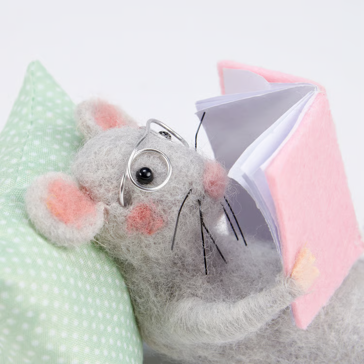 Critter - Reading Pillow Mouse